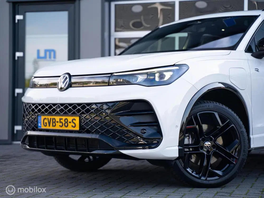 Volkswagen Tiguan 1.5 eHybrid R-Line Pano uit 2024, foto 2