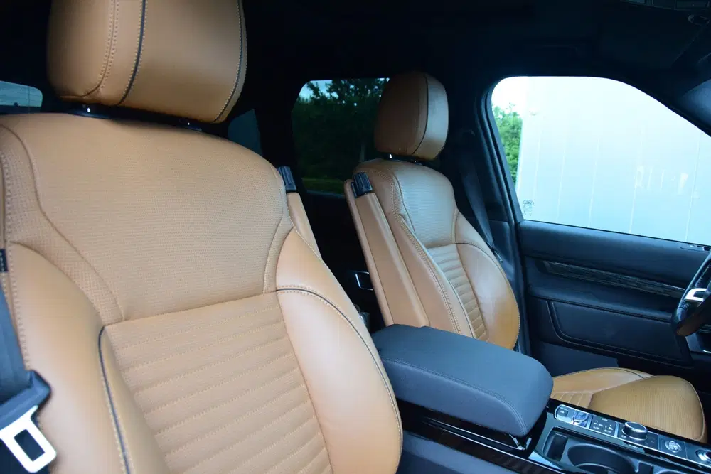 Land Rover Discovery 3.0 Td6 HSE Luxury Leer uit 2019, foto 2