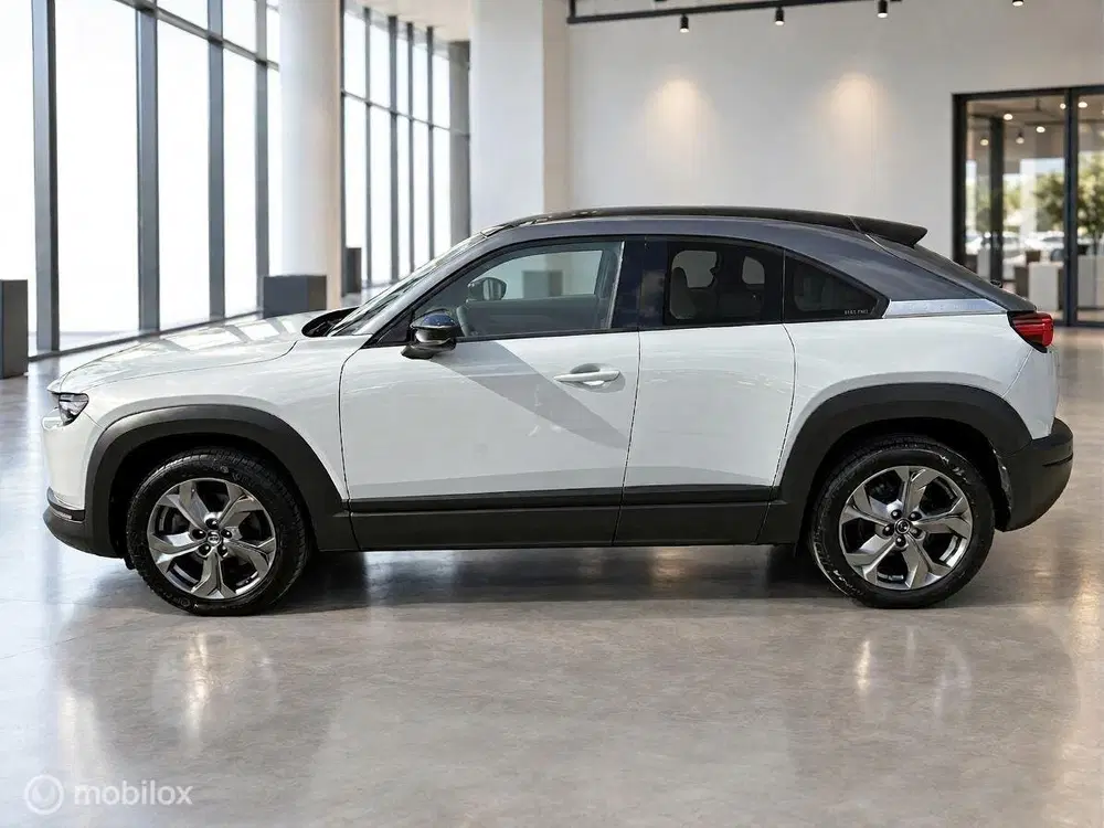 Mazda MX-30 e-SkyActiv 145 First Edition 36 kWh uit 2020, foto 4
