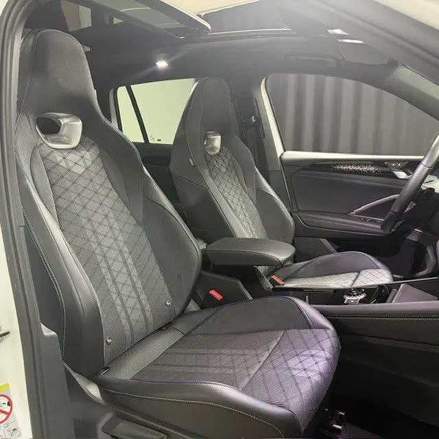 Volkswagen Tiguan 1.5 eHybrid R-Line Edition 360 uit 2025, foto 12