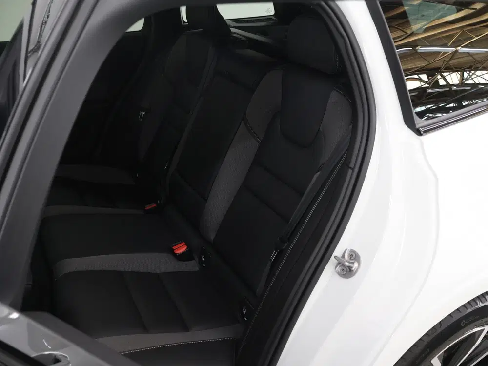 Volvo V60 2.0 T8 Plug-in hybrid AWD Plus Dark uit 2024, foto 11