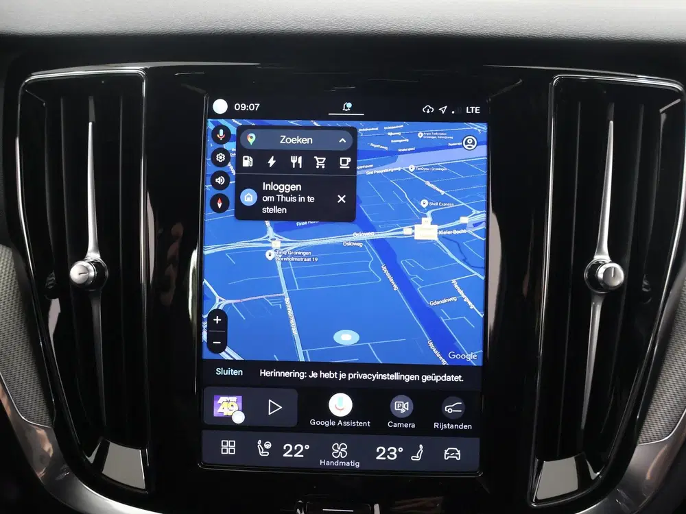 Volvo V60 2.0 T8 Plug-in hybrid AWD Plus Dark uit 2024, foto 14