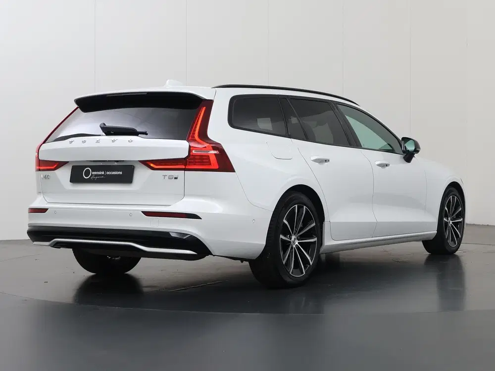 Volvo V60 2.0 T8 Plug-in hybrid AWD Plus Dark uit 2024, foto 2