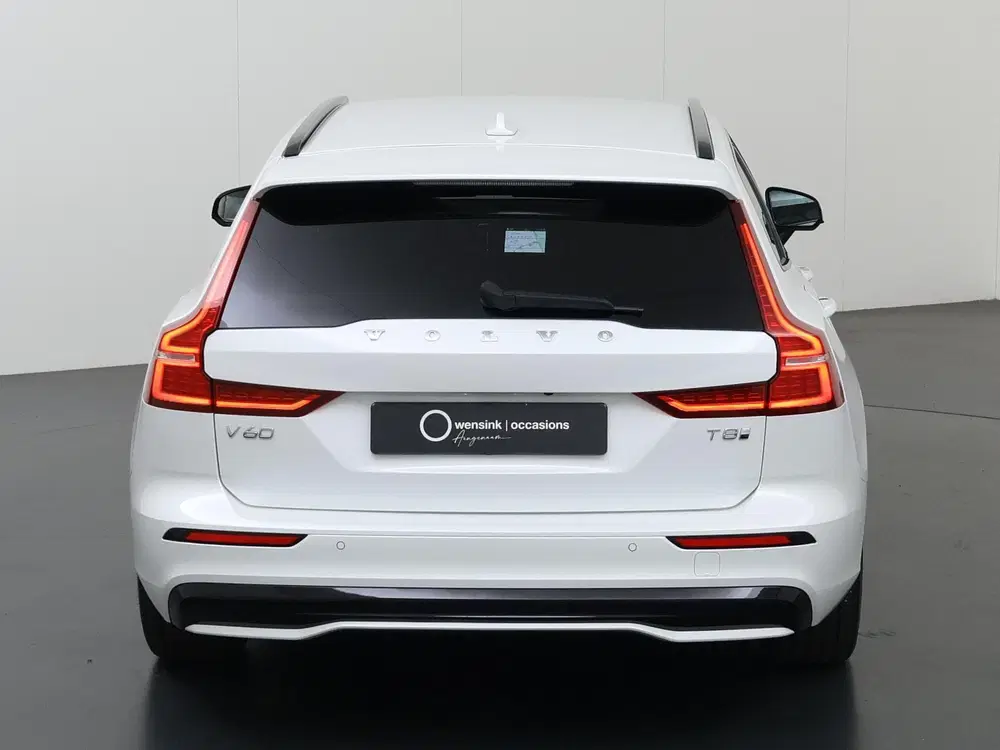 Volvo V60 2.0 T8 Plug-in hybrid AWD Plus Dark uit 2024, foto 4