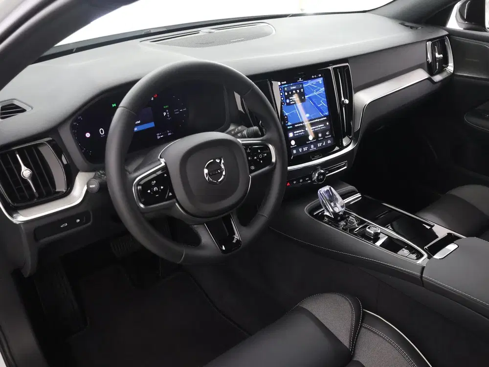 Volvo V60 2.0 T8 Plug-in hybrid AWD Plus Dark uit 2024, foto 7