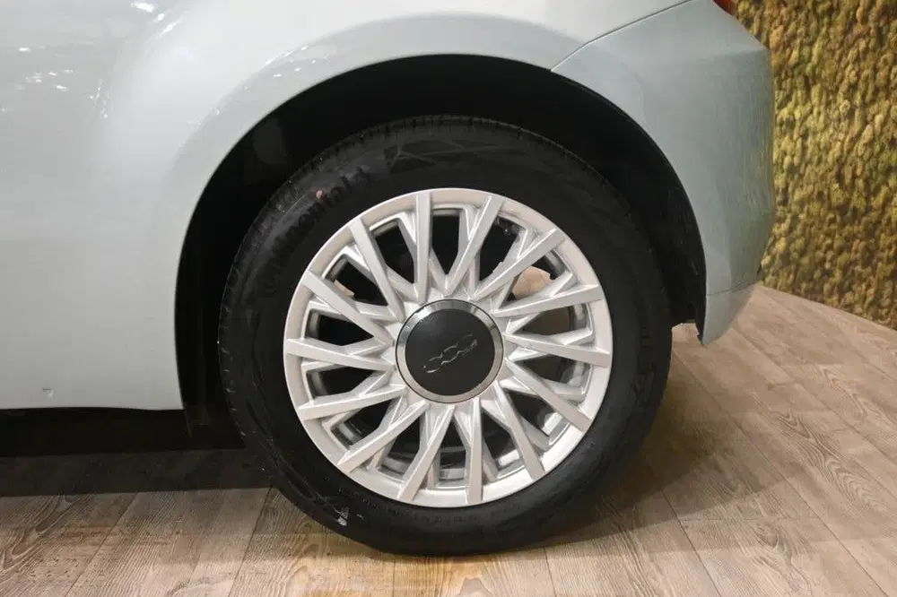 Fiat 500 1.0 Hybrid uit 2023, foto 15