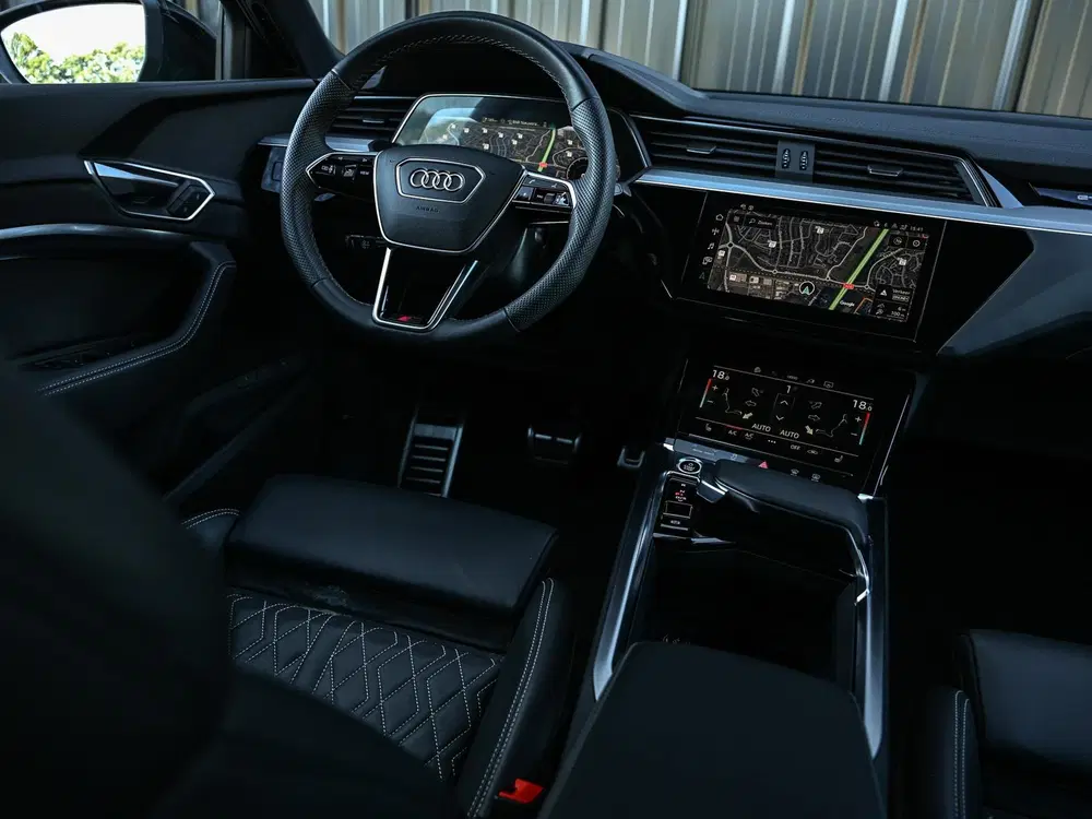 Audi Q8 e-tron 55 quattro S Edition 115 kWh 408pk uit 2024, foto 13