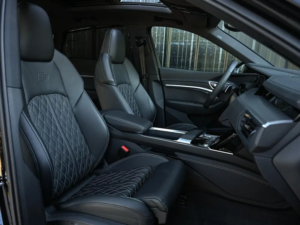Audi Q8 e-tron 55 quattro S Edition 115 kWh 408pk uit 2024, foto 9