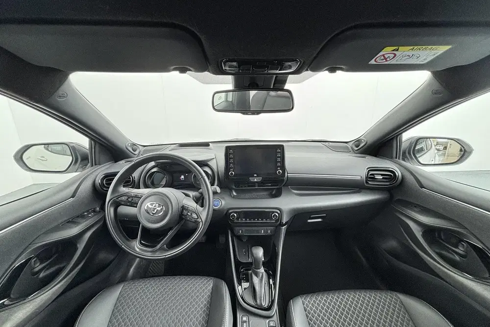 Toyota Yaris 1.5 Hybrid Executive Praktisch uit 2021, foto 2
