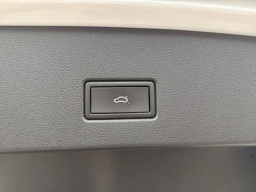 Volkswagen T-Roc 1.5 TSI DSG R-LINE CAMERA uit 2021, foto 11