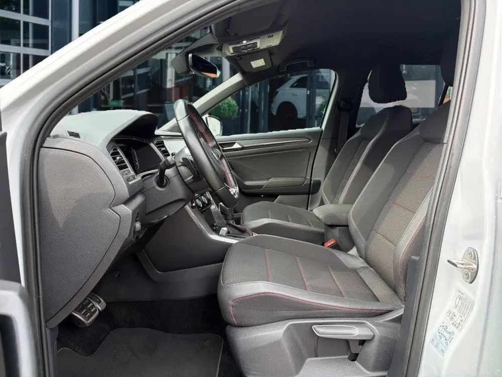 Volkswagen T-Roc 1.5 TSI DSG R-LINE CAMERA uit 2021, foto 12