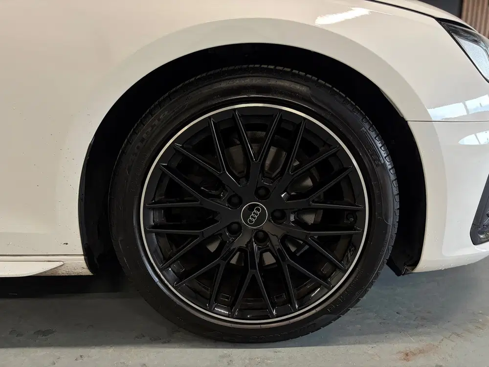 Audi A4 35 TFSI S edition Competition Virtual Deal uit 2023, foto 9