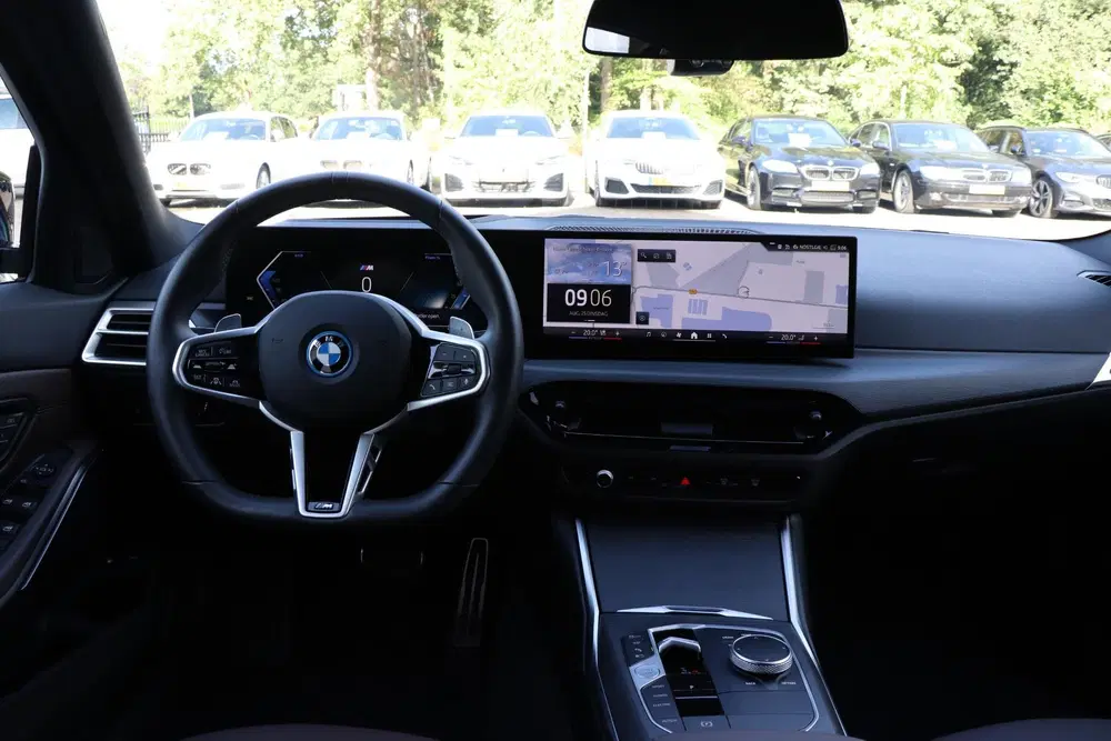 BMW 3-serie 330e uit 2025, foto 11