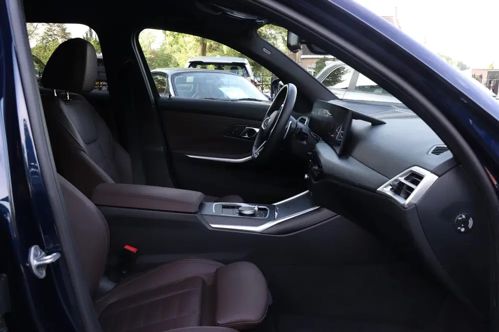 BMW 3-serie 330e uit 2025, foto 13