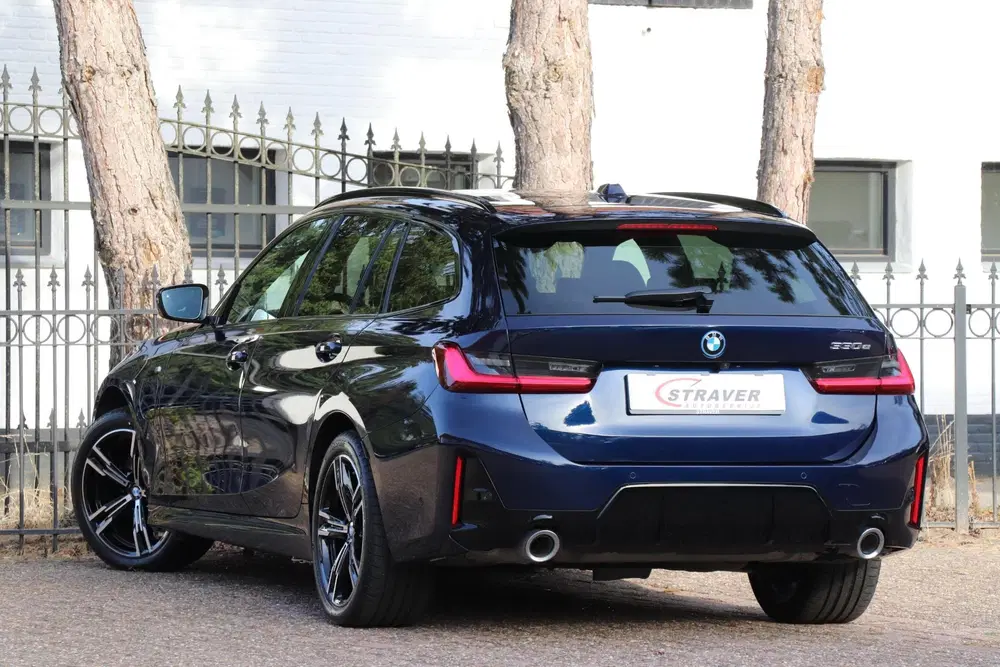 BMW 3-serie 330e uit 2025, foto 3