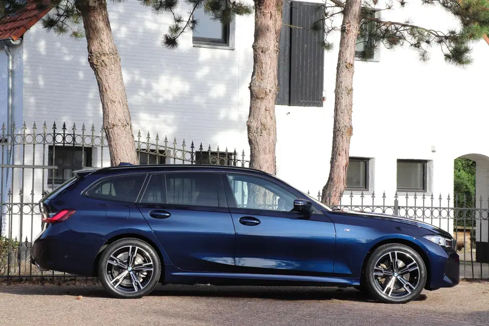BMW 3-serie 330e uit 2025, foto 6