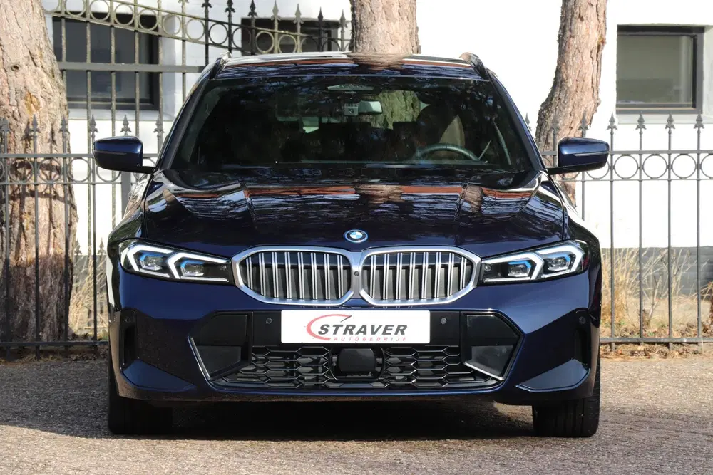 BMW 3-serie 330e uit 2025, foto 8
