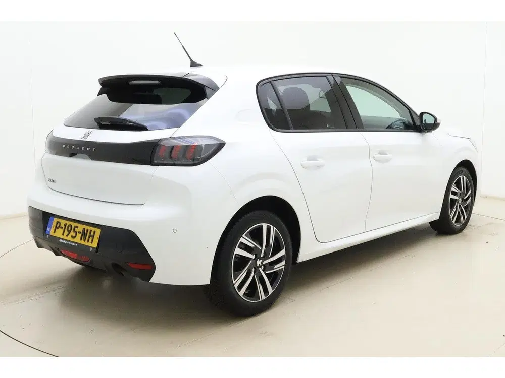 Peugeot 208 1.2T Allure Pack uit 2021, foto 2