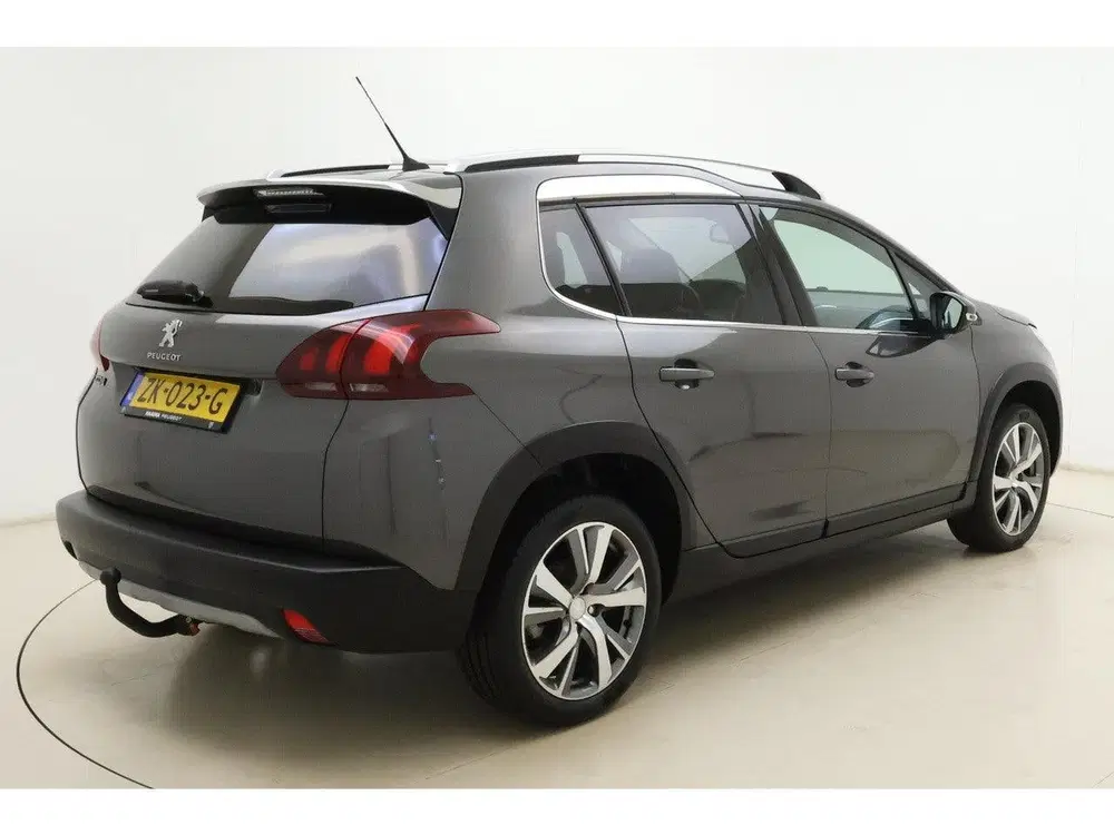 Peugeot 2008 1.2T Blue Lease Allure uit 2019, foto 2