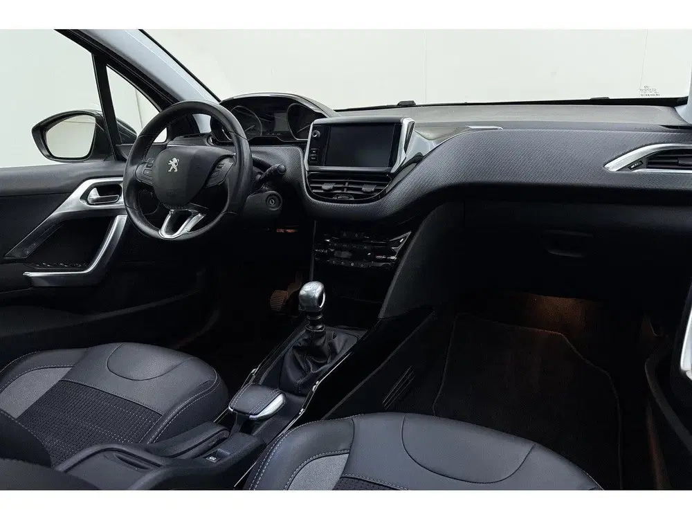Peugeot 2008 1.2T Blue Lease Allure uit 2019, foto 3