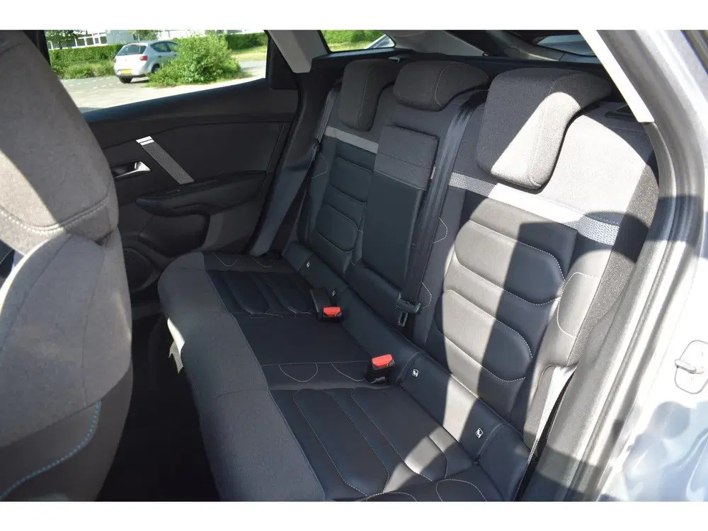 Citroën C4 130 EAT8 Shine uit 2022, foto 10