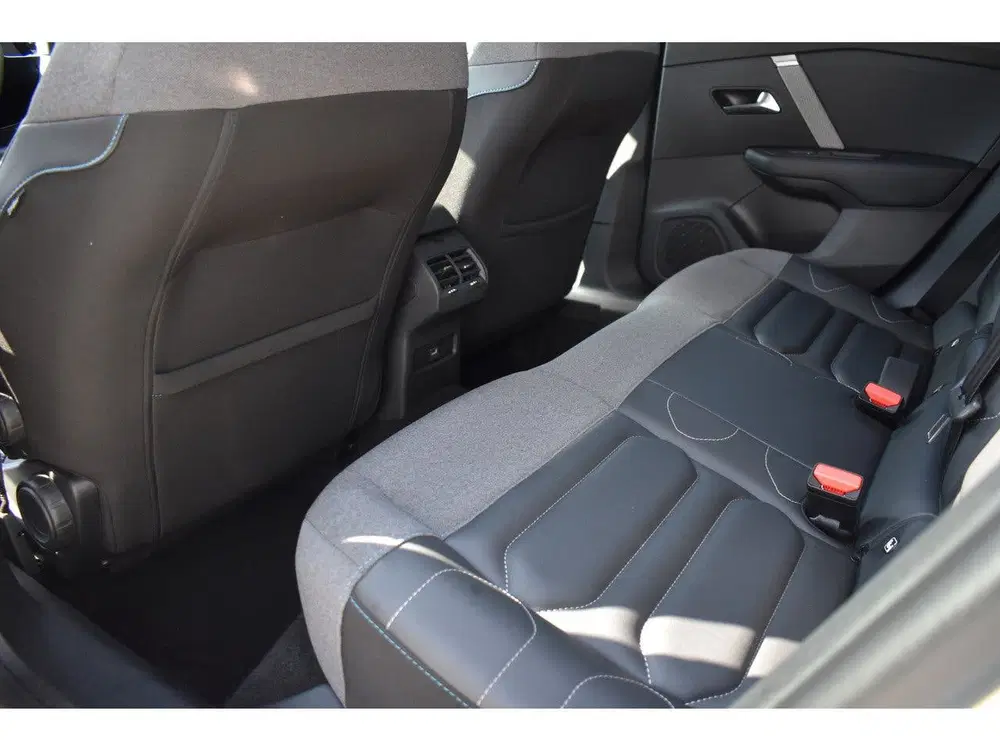 Citroën C4 130 EAT8 Shine uit 2022, foto 12