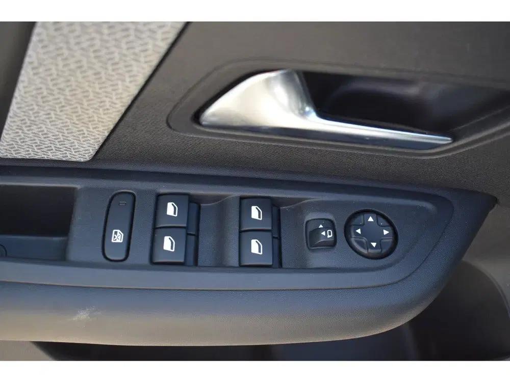 Citroën C4 130 EAT8 Shine uit 2022, foto 13