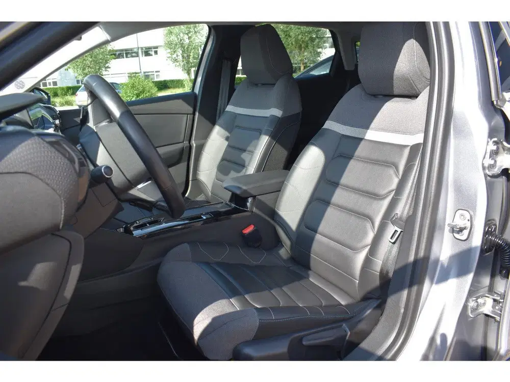 Citroën C4 130 EAT8 Shine uit 2022, foto 2