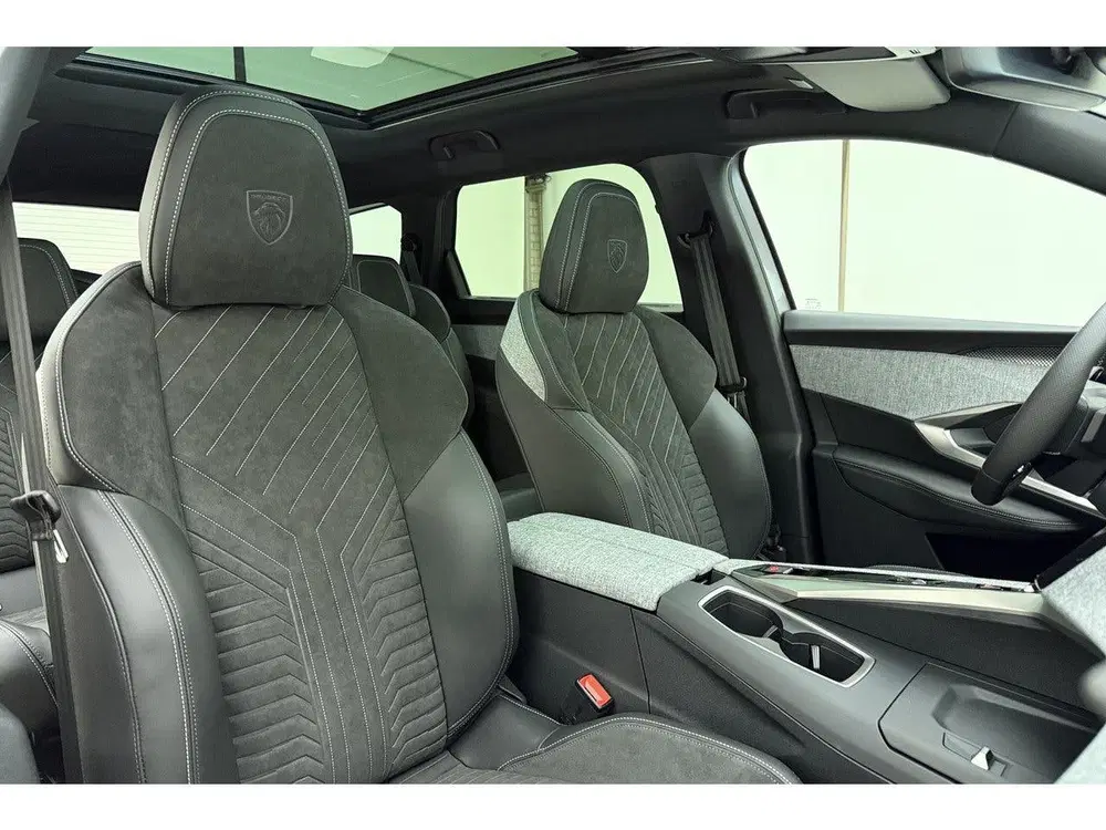 Peugeot 5008 1.6 Plug-in Hybrid 195 GT Exclusive 7p uit 2026, foto 10