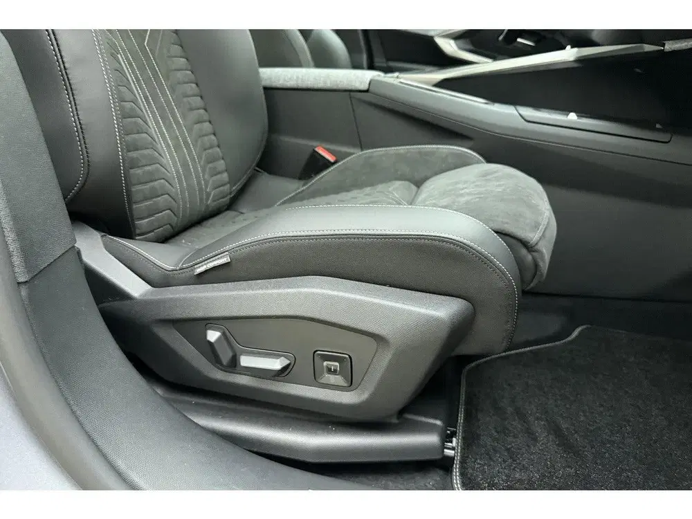 Peugeot 5008 1.6 Plug-in Hybrid 195 GT Exclusive 7p uit 2026, foto 13