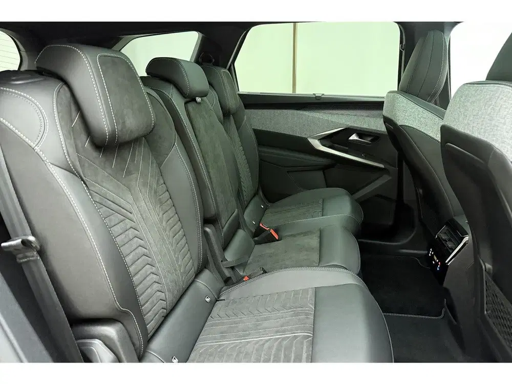 Peugeot 5008 1.6 Plug-in Hybrid 195 GT Exclusive 7p uit 2026, foto 15