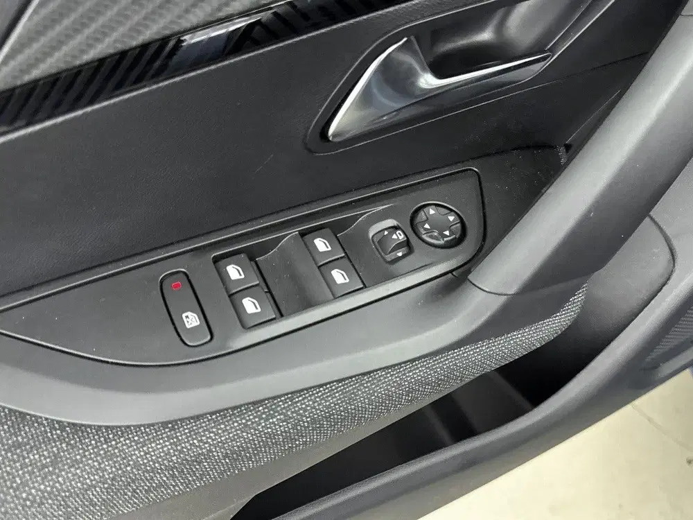 Peugeot 2008 1.2 Mild Hybrid 110pk Business Navigatie uit 2025, foto 15