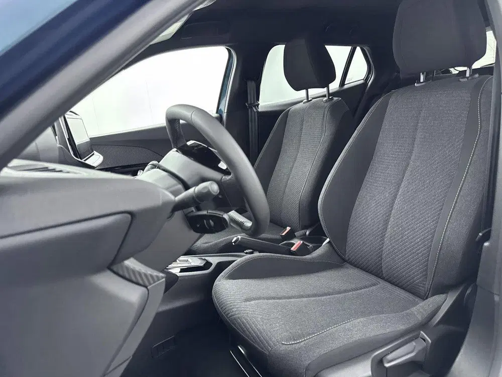 Peugeot 2008 1.2 Mild Hybrid 110pk Business Navigatie uit 2025, foto 9