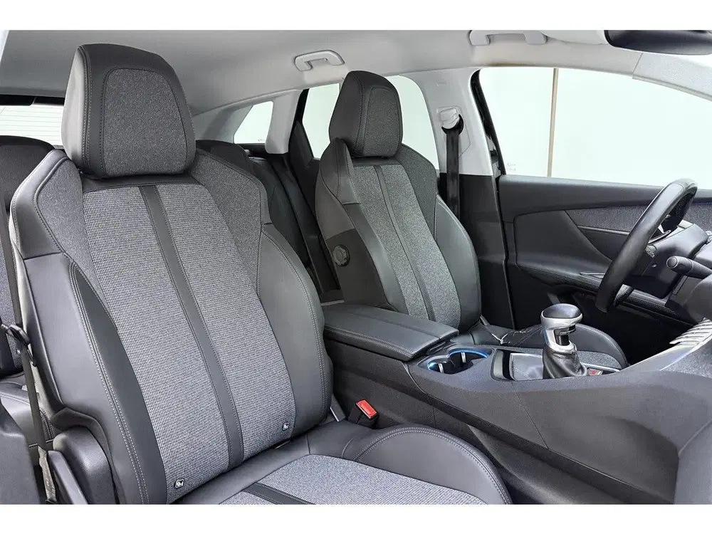 Peugeot 3008 1.2T Allure uit 2020, foto 13