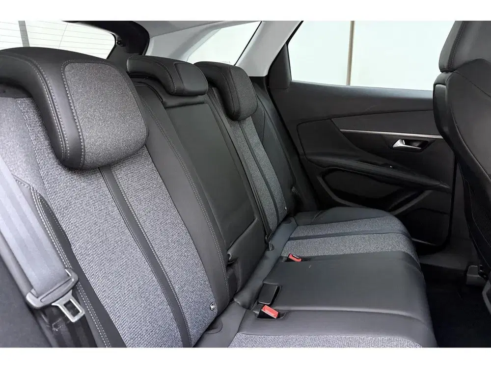 Peugeot 3008 1.2T Allure uit 2020, foto 14