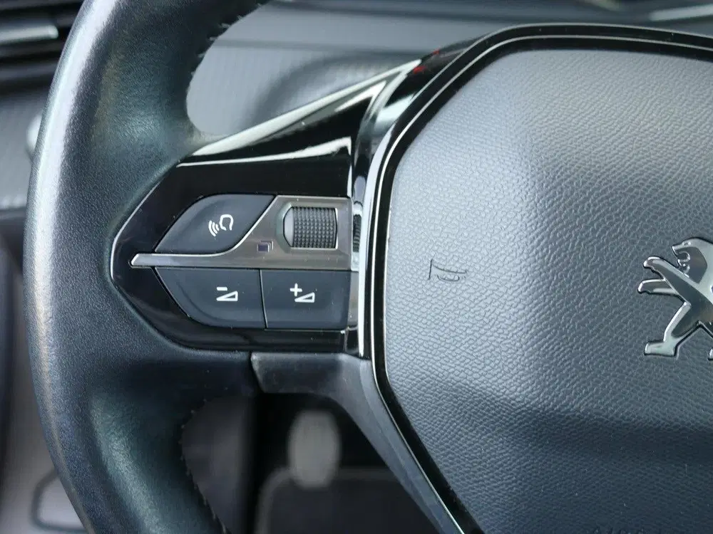 Peugeot 2008 1.2 PureTech Active Pack uit 2021, foto 11