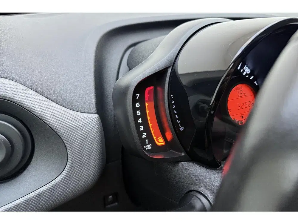 Peugeot 108 1.0 e-VTi Active uit 2020, foto 15