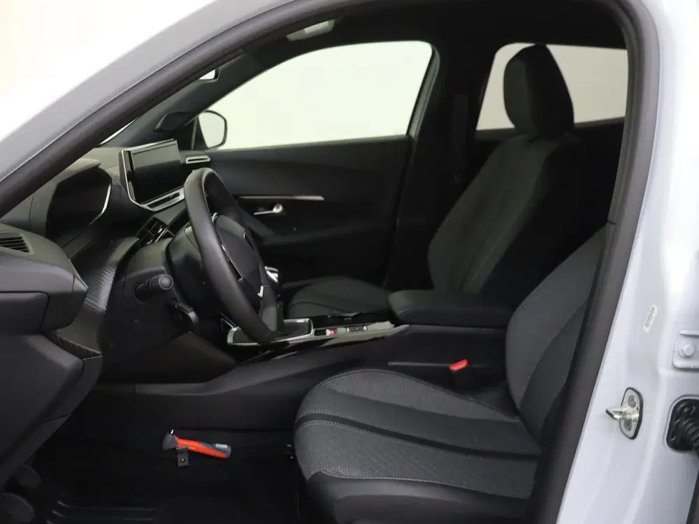 Peugeot 2008 1.2 PureTech 100 Allure (bj 2025) uit 2025, foto 10