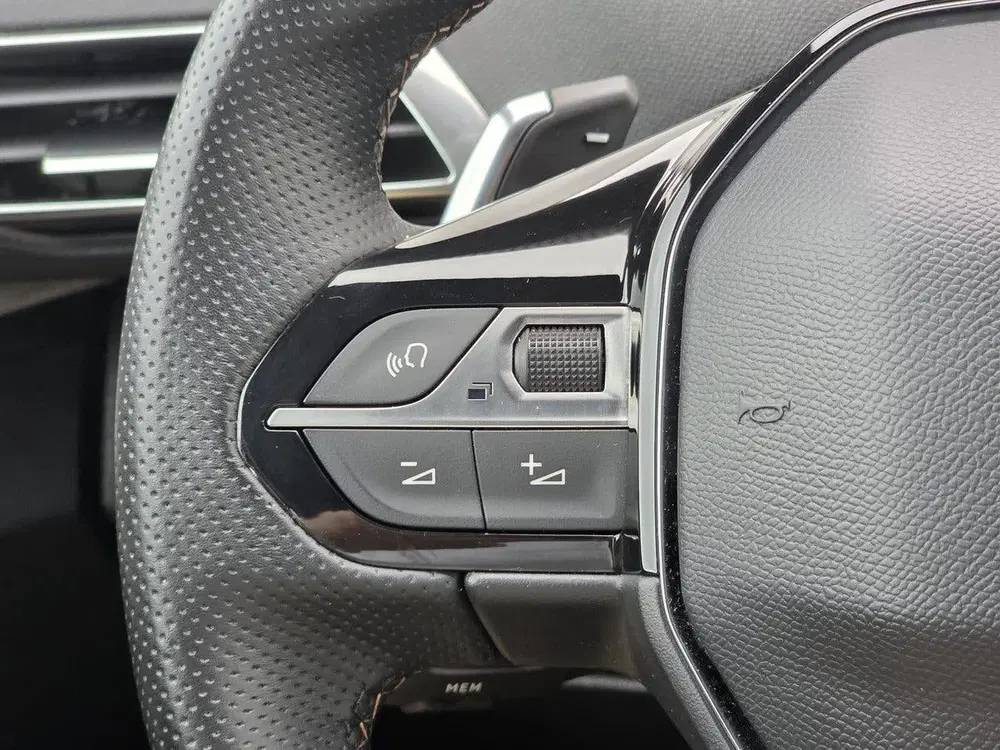 Peugeot 3008 130pk GT Automaat uit 2023, foto 12