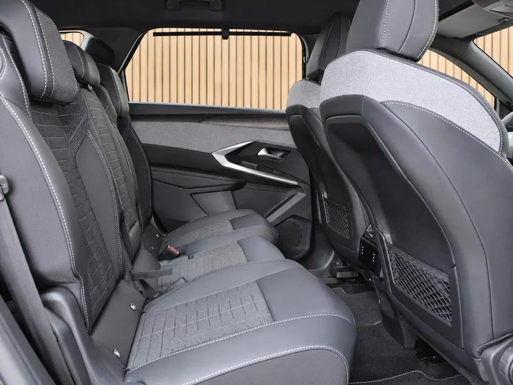 Peugeot 5008 1.2 Hybrid 145 GT 7p uit 2026, foto 8