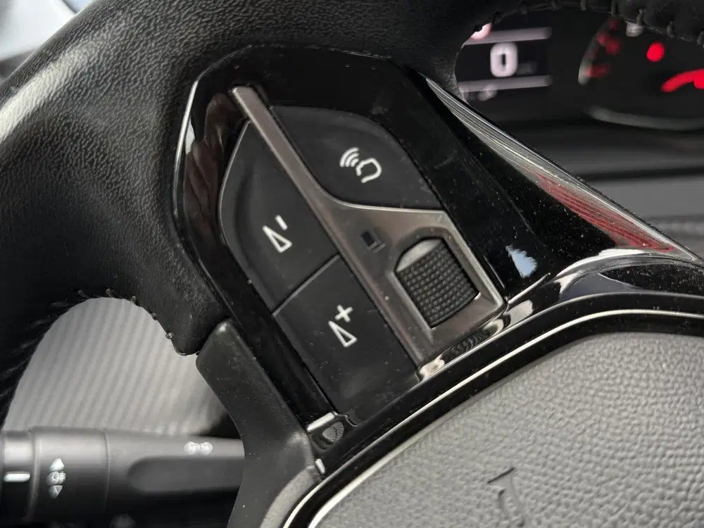 Peugeot 208 1.2 PureTech Active Pack uit 2021, foto 13