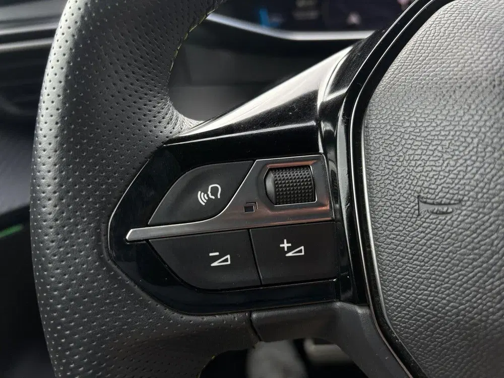 Peugeot 2008 GT EV 3-FASEN 50kWh 136pk uit 2023, foto 13