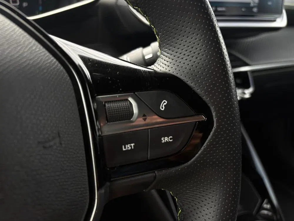 Peugeot 2008 GT EV 3-FASEN 50kWh 136pk uit 2023, foto 14
