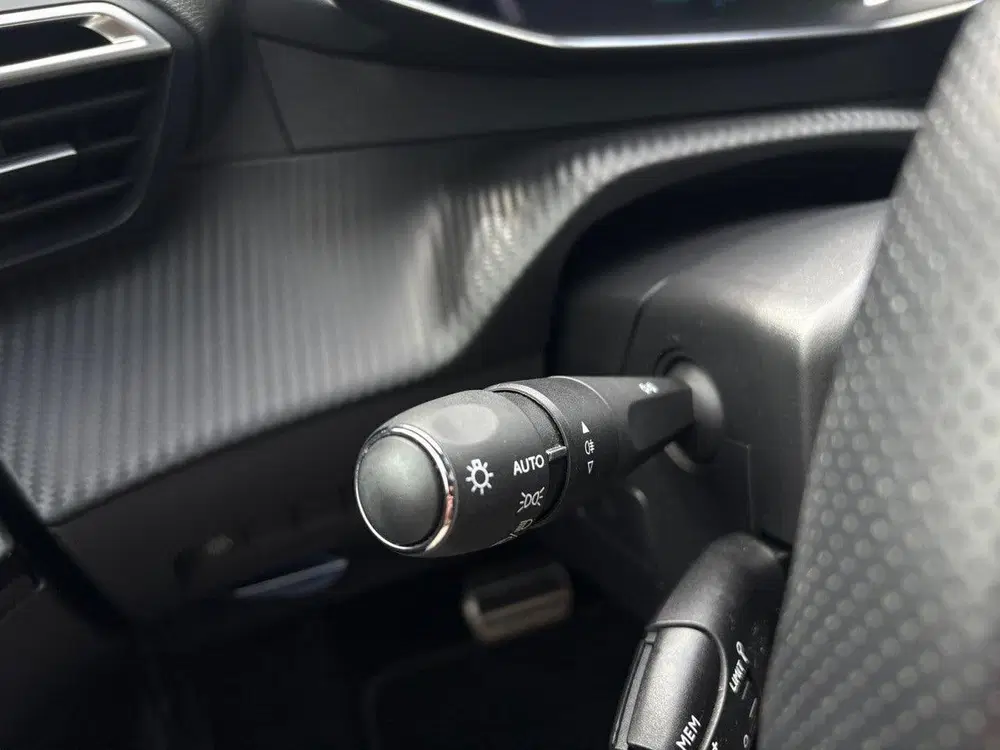 Peugeot 2008 GT EV 3-FASEN 50kWh 136pk uit 2023, foto 15