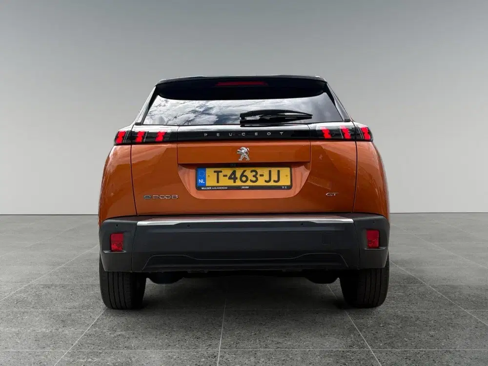 Peugeot 2008 GT EV 3-FASEN 50kWh 136pk uit 2023, foto 6