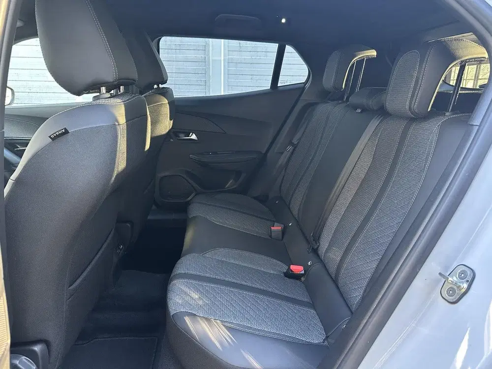 Peugeot 2008 Allure 1.2 Turbo 100pk uit 2024, foto 10