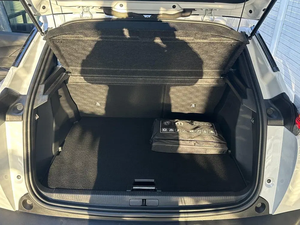 Peugeot 2008 Allure 1.2 Turbo 100pk uit 2024, foto 11