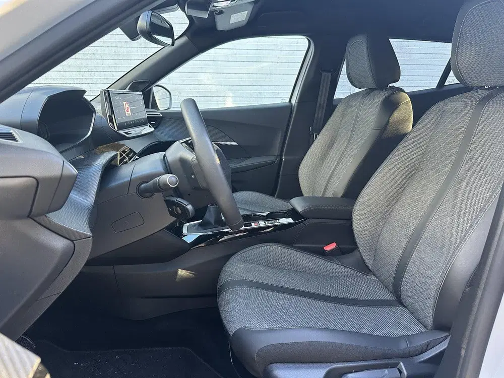 Peugeot 2008 Allure 1.2 Turbo 100pk uit 2024, foto 9