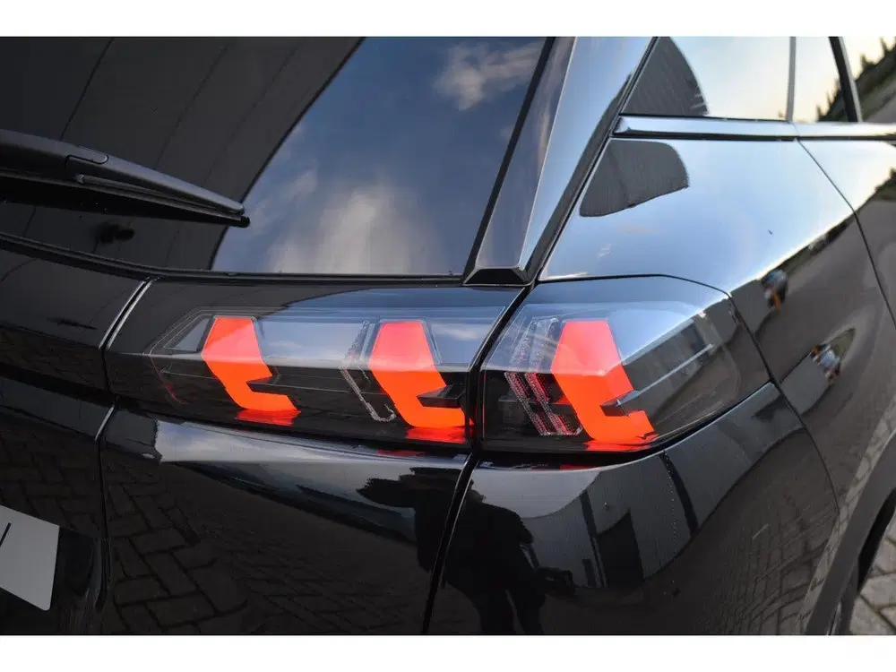 Peugeot 2008 EV GT 50 kWh 136pk uit 2023, foto 12
