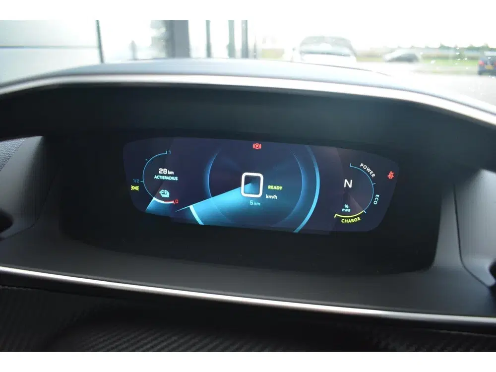 Peugeot 2008 EV GT 50 kWh 136pk uit 2023, foto 15